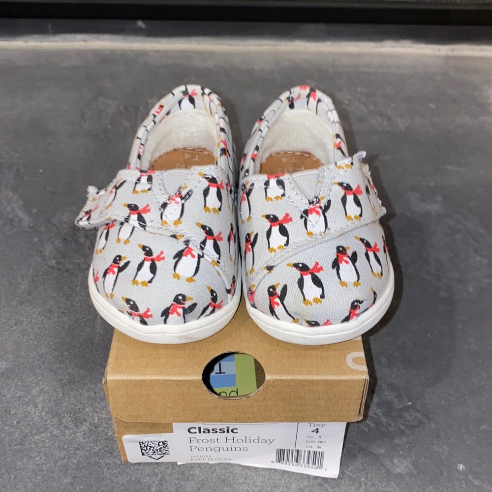 GUC TINY TOMS CLASSIC FROST HOLIDAY PENGUINS SZ 4